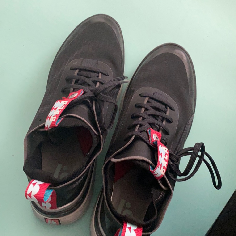 Bala nursing shoes in black.